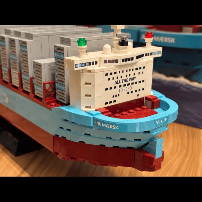 Kapal Kontainer Dual-Fuel 2026 - Model Kit Lego ulasan dan harga